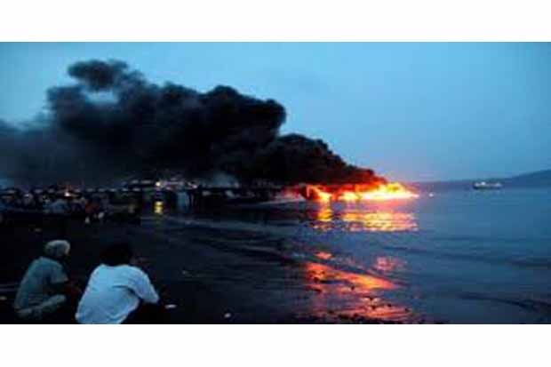 KMP Gelis Rauh Terbakar di Perairan Bali