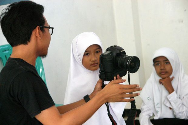Melihat Pelatihan Fotografi Wartawan Bogor untuk Siswa SMP