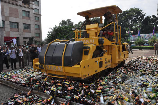 12.444 Botol Miras Dimusnahkan di Jaksel