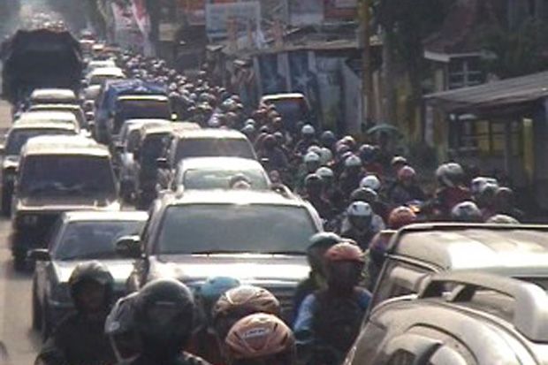 Ribuan Pemudik Terjebak Kemacetan di Jombang