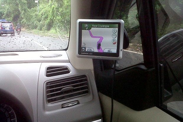 Posisi Nyaman Memasang GPS di Mobil