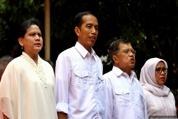 Didampingi Istri, Jokowi-JK Hadiri Open House di Istana