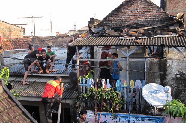 Cucu Main Korek Api, Rumah Ketua RT Terbakar