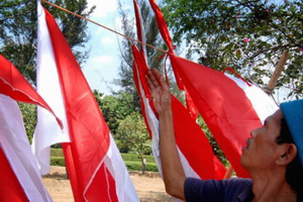 Pedagang Bendera dari Luar Kota Banjiri Semarang