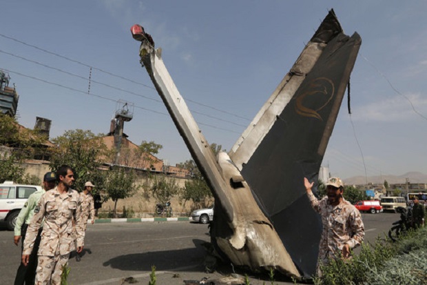 Pesawat Iran Jatuh Usai Lepas Landas, 39 Tewas