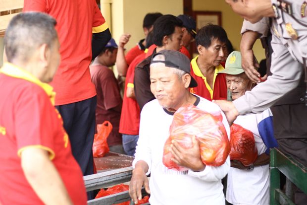 Menengok Ritual Sembayang Rebutan di Klenteng TITD