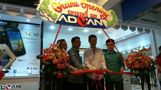 Advan Gelar Grand Opening Experince Shop