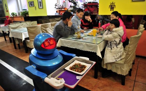 Lusinan Robot Sajikan Makanan di Restoran China