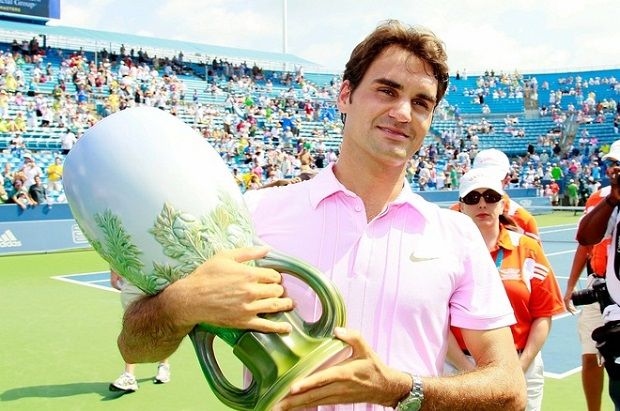 Federer Genggam Trofi Juara Keenam