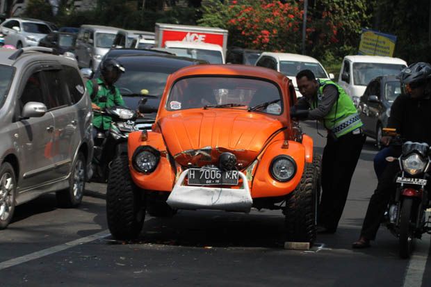 Mobil Gubernur Jateng Ditabrak VW Dikemudikan Warga Perancis