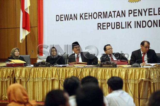 DKPP Berhentikan 9 Anggota KPU se-Indonesia