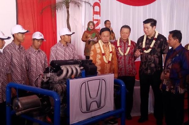 Program Transfer Teknologi Honda untuk SMKN 4 Bogor