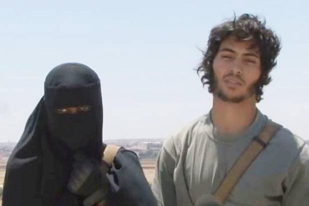 Wanita Ini Jadi Algojo Pertama di Kelompok ISIS