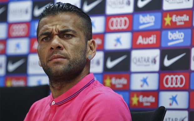 Alves Habiskan Masa Kontrak di Barcelona