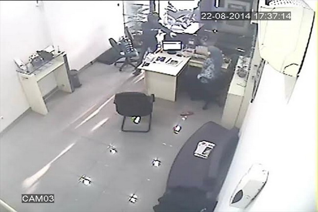 Perampokan Bank Muamalat Medan Terekam CCTV