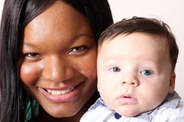 Ajaib, Ibu Kulit Hitam di Inggris Lahirkan Bayi Kulit Putih