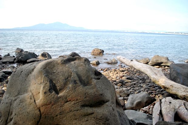 Mengenal Batu Bersejarah di Pantai Malalayang