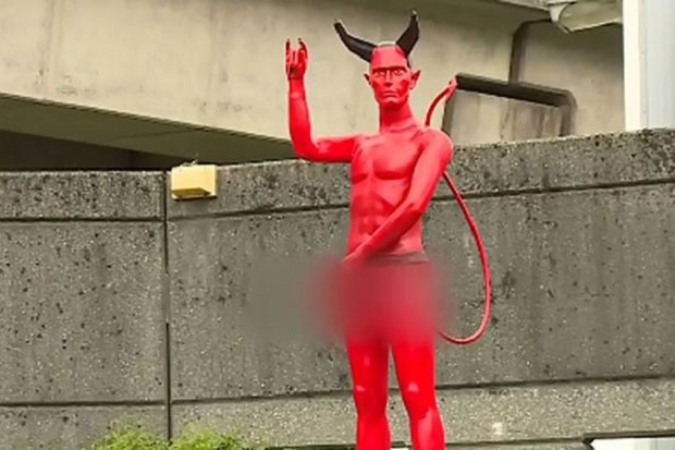 Patung Iblis Bugil Hebohkan Vancouver