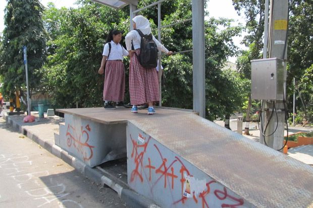 Shelter BRT Jadi Target Pelaku Vandalisme