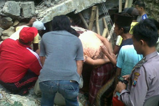 Korban Jembatan Ambruk di Sampang Berhasil Dievakuasi