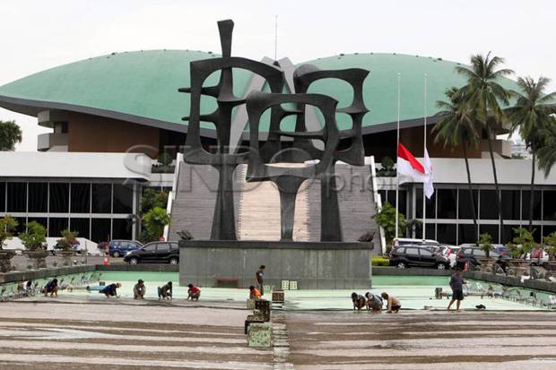 KPU Bagikan Undangan Pelantikan ke 557 Anggota DPR Terpilih