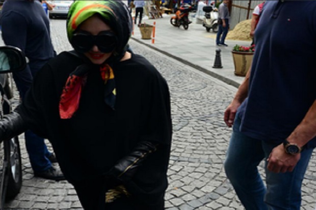 Kunjungi Turki, Lady Gaga Kenakan Hijab