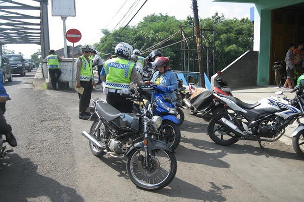 Polisi Sita Ratusan Knalpot Bising di Bandung