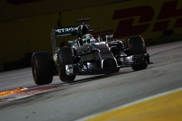 Hamilton Jadi Jawara, Rosberg Terjungkal
