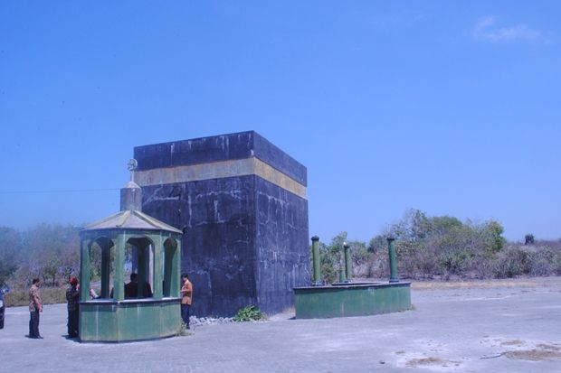 Miniatur Kakbah, Masjidilharam Lengkap Padang Pasirnya Ada di Bantul