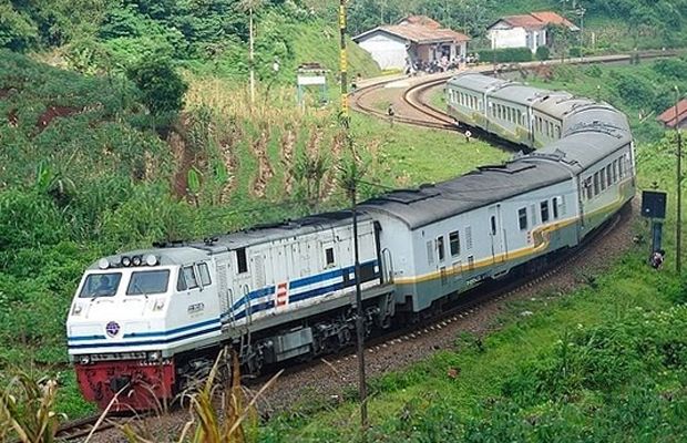 PSO Kereta Jarak Jauh Akan Dialihkan ke KRL