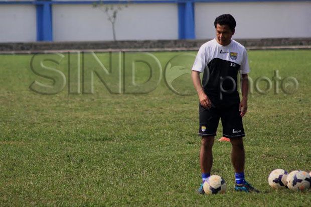 Pelatih Kiper Persib Mengejar Lisensi AFC