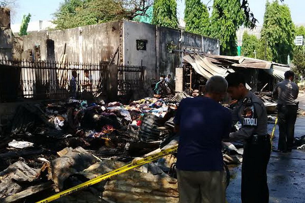15 Lapak Pemulung di Pasar Talang Terbakar