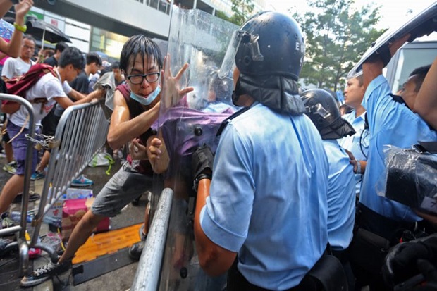 Demo Reformasi, Pelajar dan Polisi Hong Kong Bentrok