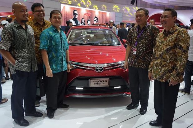 Toyota Sumbang 13 Mobil ke Fakultas Teknik dan SMK
