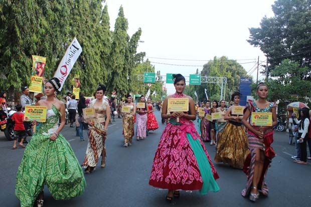 100 Model Mejeng di Karnaval Batik Trusmi