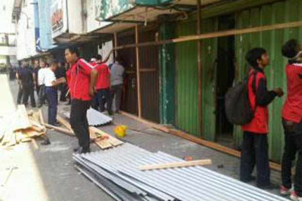 Kericuhan Warnai Penertiban di Indo Plaza Surabaya