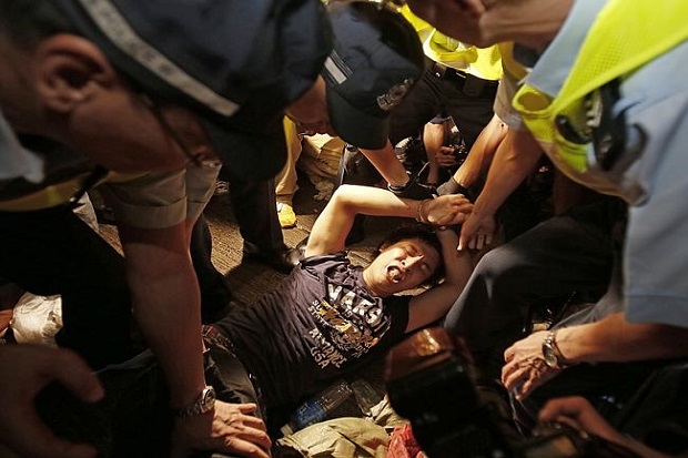 Bentrok, Demonstran Hong Kong Sebut Ada Preman Bayaran