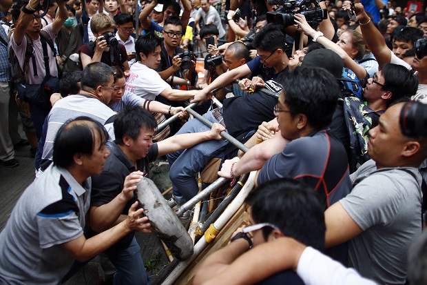 Pemerintah Hong Kong Bantah Kerahkan Preman Bayaran