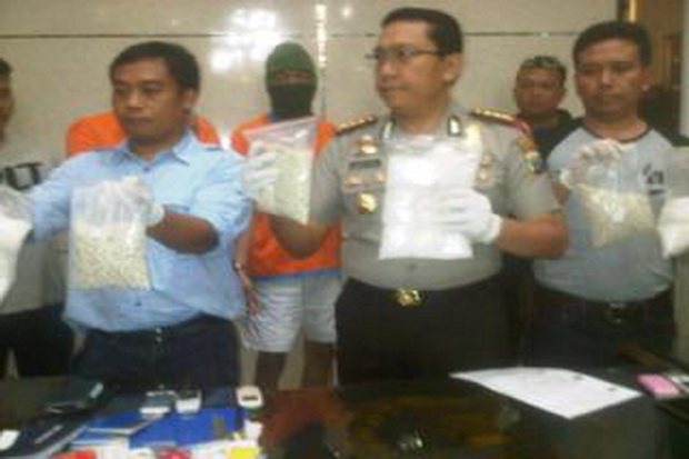 Bawa Sabu 2,7 Kg, Fress Tertangkap di Hotel Tunjungan Surabaya