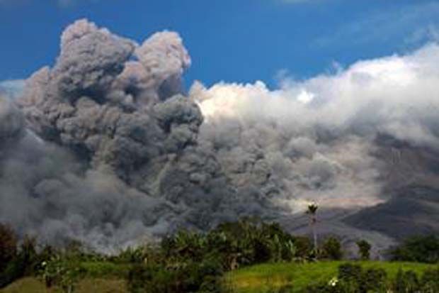 Abu Vulkanik Gunung Sinabung Sampai Kota Medan