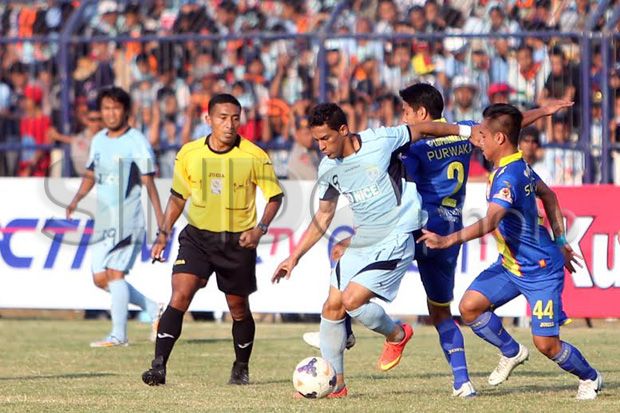 Pelatih Persela Ogah Komentari Dua Penalti