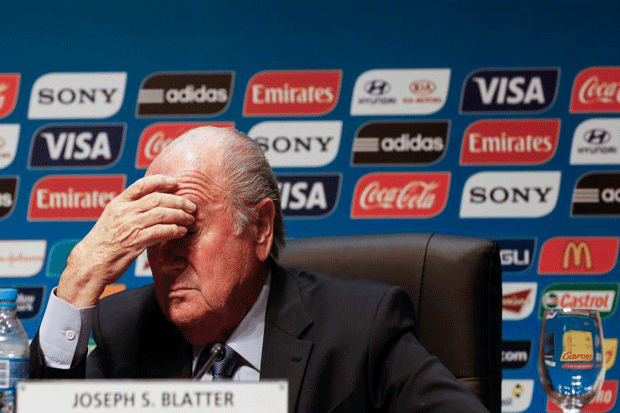 Sepp Blatter Ditelanjangi Anggota FIFA