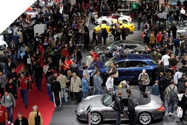Tiga Mobil Hibrid Paling Populer di Paris Motor Show