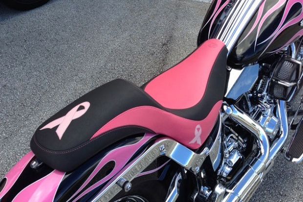 Edisi Spesial Mustang Seats Dibordir Pink