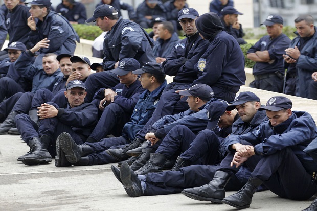 Polisi Aljazair Berdemo, Tuntut Kepala Keamanan Nasional Mundur