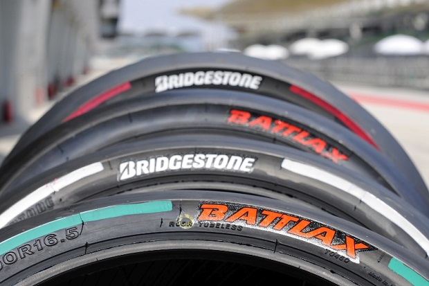 Rossi Komentari Soal Ban Bridgestone