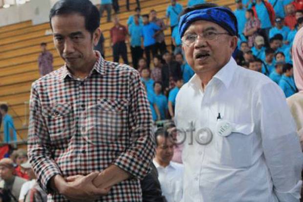 Jelang Pelantikan, Jokowi Minum Jamu & JK Cukur Rambut