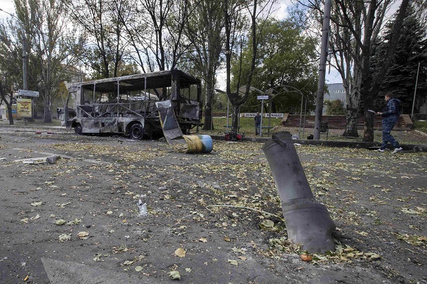 HRW: Militer Gunakan Bom Curah di Ukraina Timur