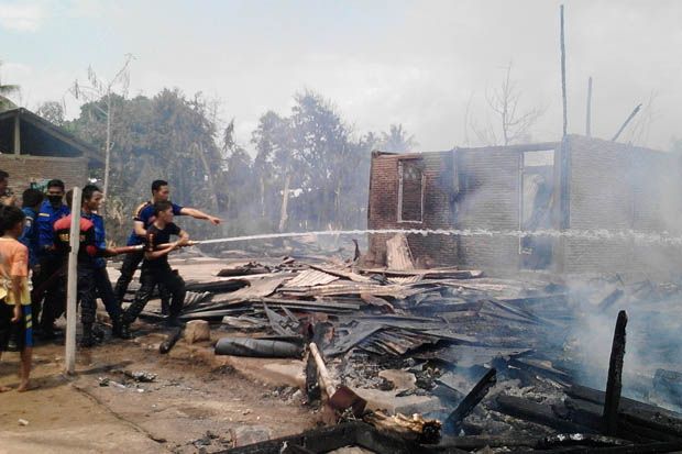 Kebakaran di Wonomulyo, 10 Rumah Ludes Dilalap Api