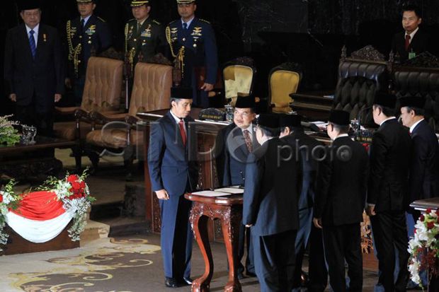 Tunggu Restu DPR, Jokowi Diminta Tunda Umumkan Kabinet